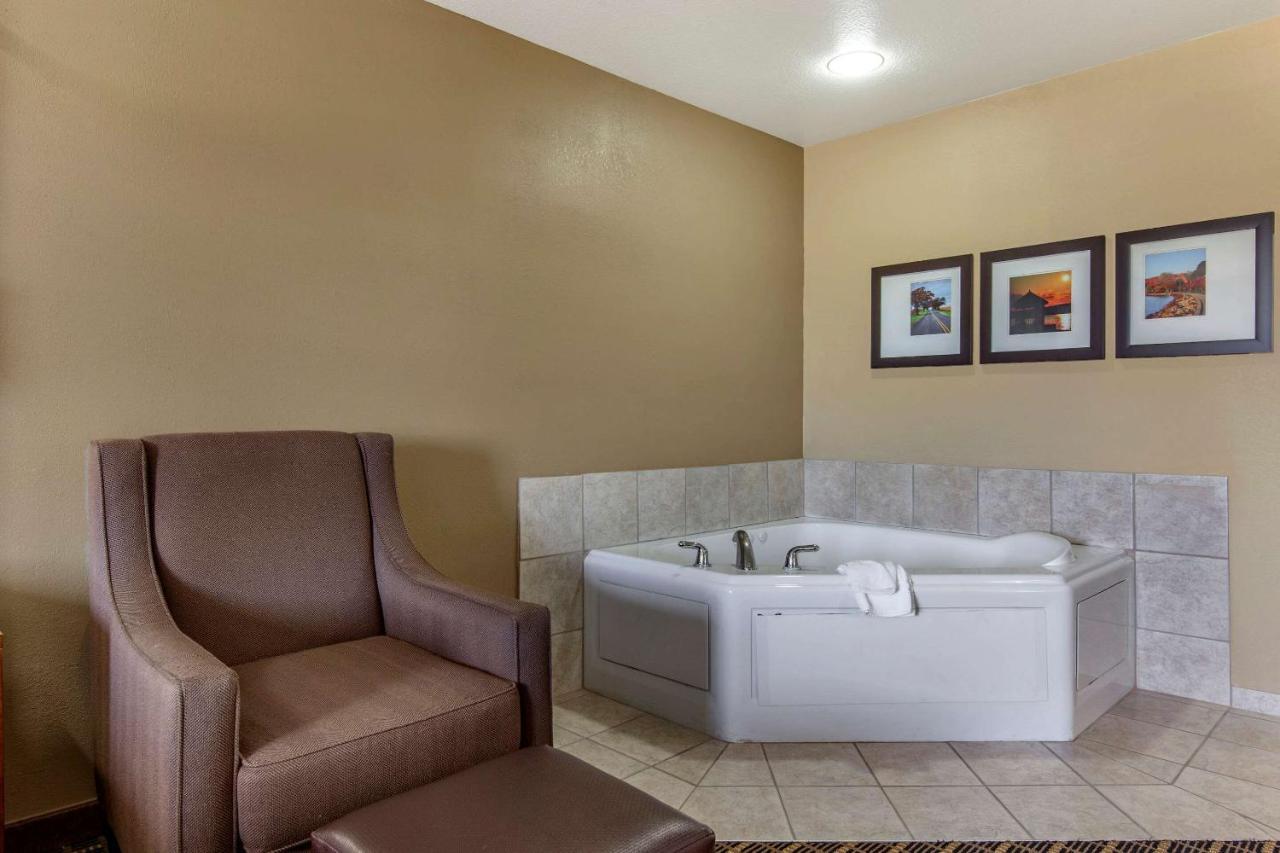 Comfort Suites Delavan - Lake Geneva Area Exterior foto