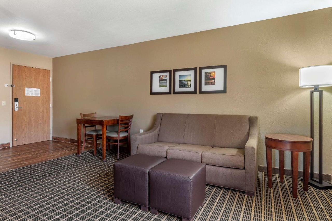 Comfort Suites Delavan - Lake Geneva Area Exterior foto