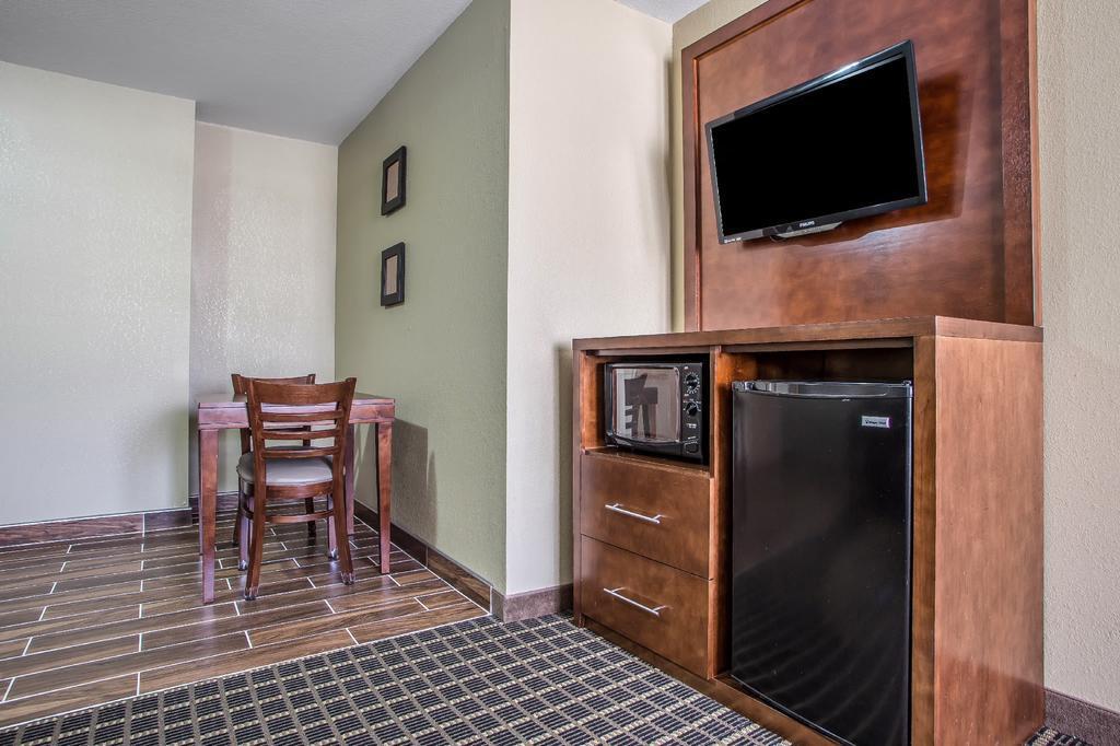 Comfort Suites Delavan - Lake Geneva Area Exterior foto