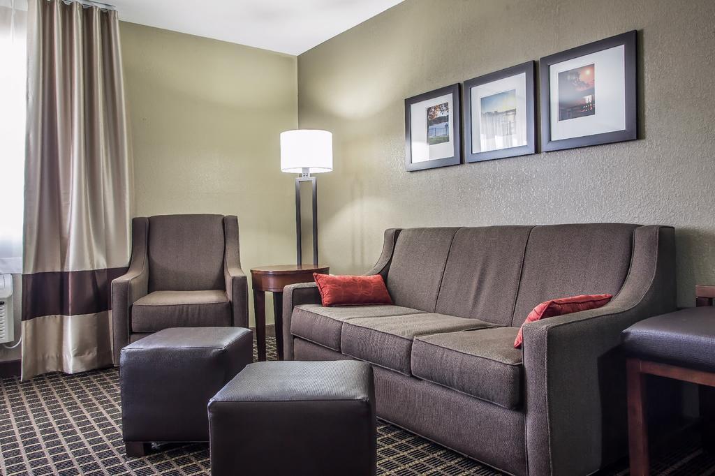 Comfort Suites Delavan - Lake Geneva Area Exterior foto