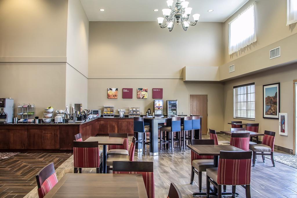 Comfort Suites Delavan - Lake Geneva Area Exterior foto