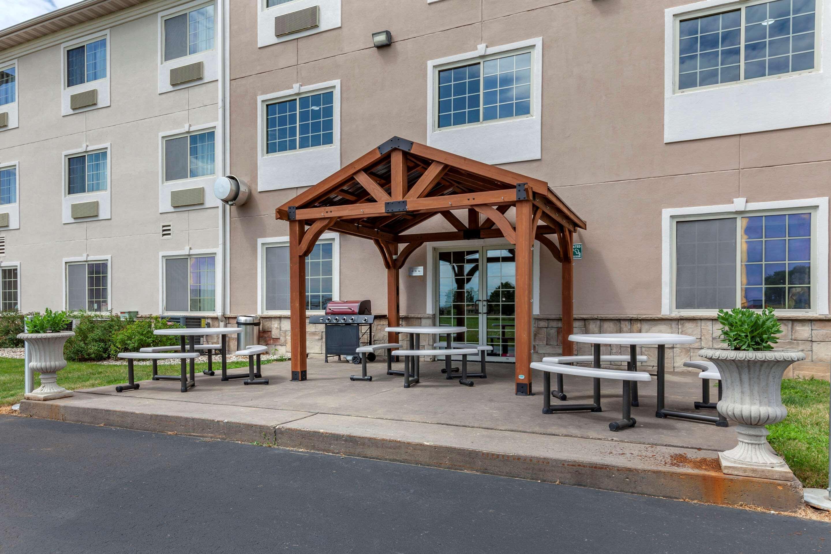 Comfort Suites Delavan - Lake Geneva Area Exterior foto