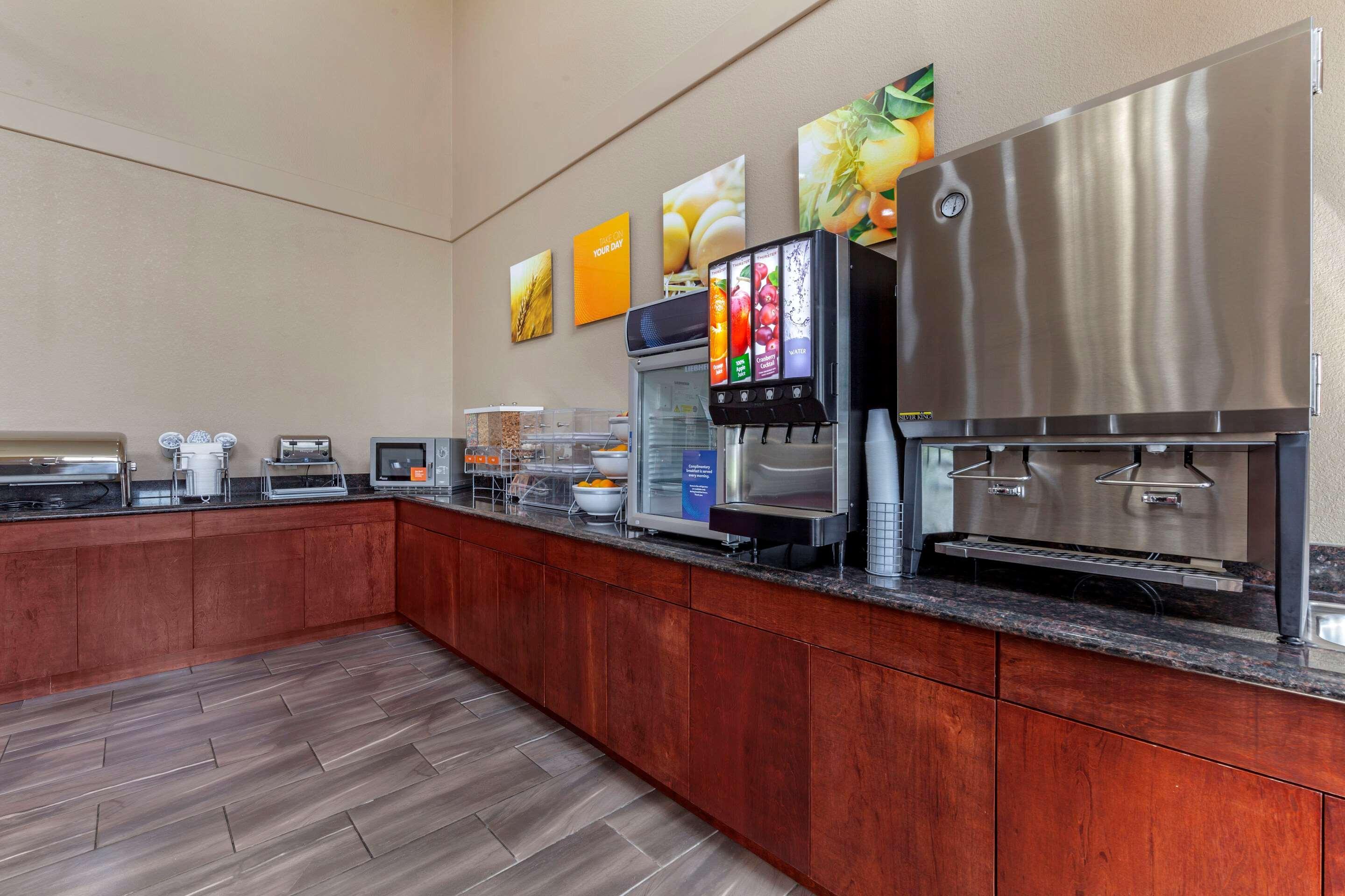 Comfort Suites Delavan - Lake Geneva Area Exterior foto